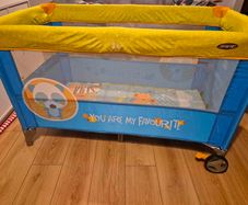 travel cot