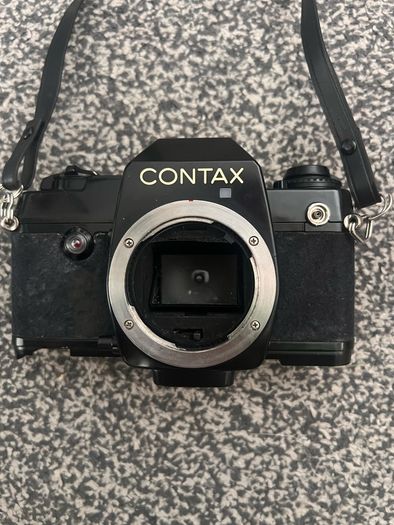 Contax 137 MD Quartz Camera with Accessories (see description)