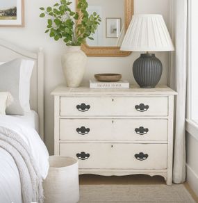 Chest of drawers