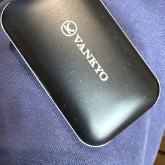 Vanko etui charger with one earbud