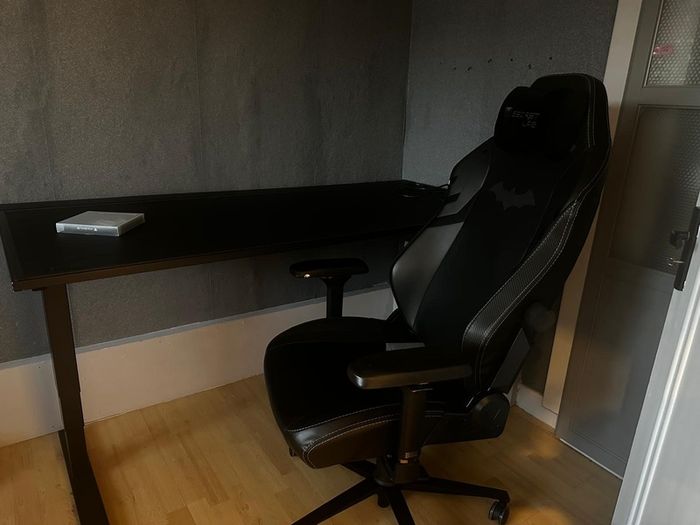 Secretlab Magnus Pro XL Desk/Dark Knight Secretlabs XL Chair