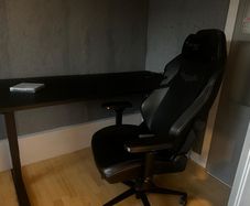 Secretlab Magnus Pro XL Desk/Dark Knight Secretlabs XL Chair