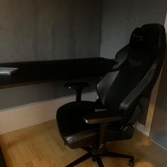 Secretlab Magnus Pro XL Desk/Dark Knight Secretlabs XL Chair