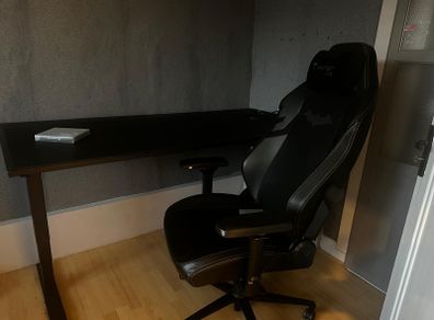 Secretlab Magnus Pro XL Desk/Dark Knight Secretlabs XL Chair