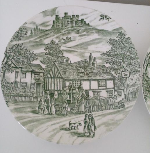 4 x Vintage Broadhurst Tea Plates