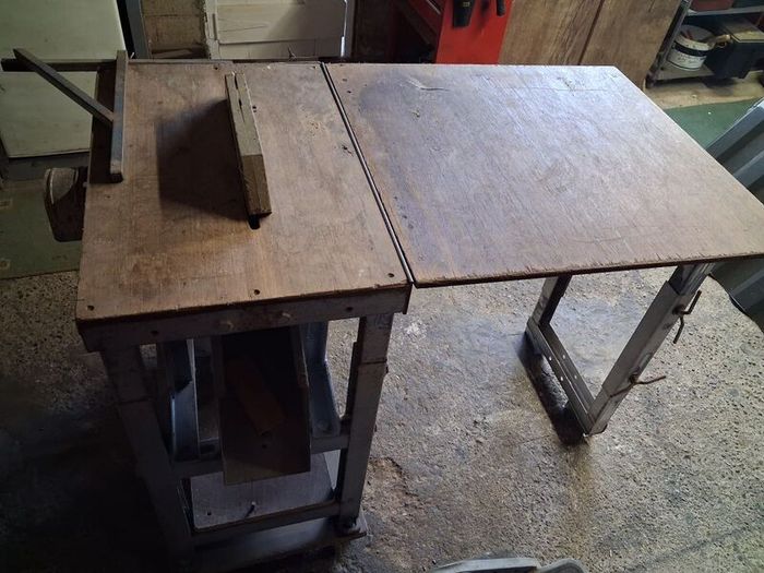 table saw  vwry large