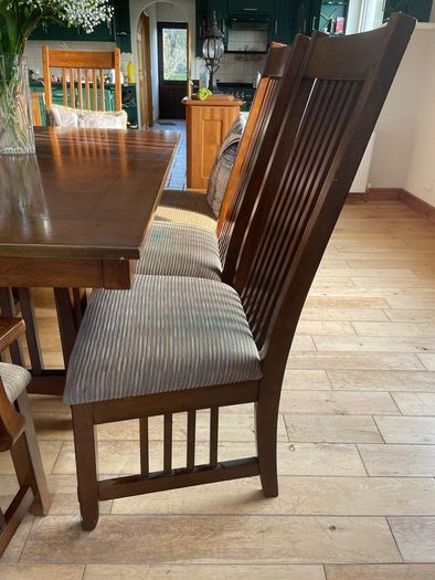 Beautiful long dark Oak Dining table and 8 chairs