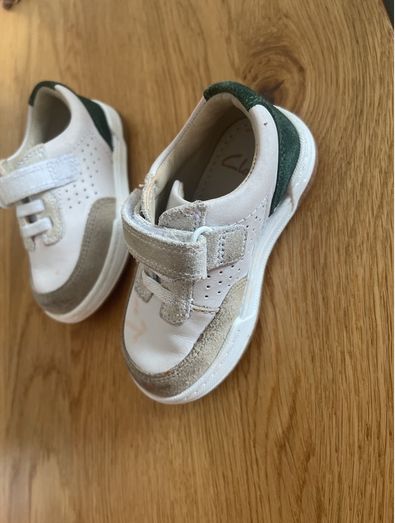 Clarks fawn hero toddler shoes size 4G