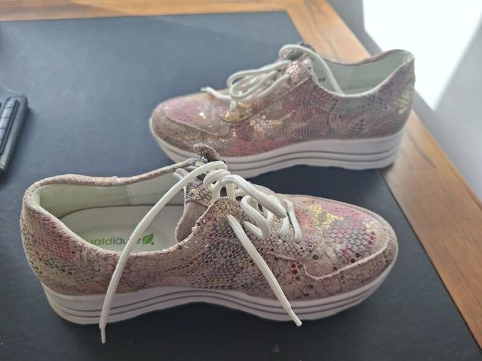 Ladies shoes