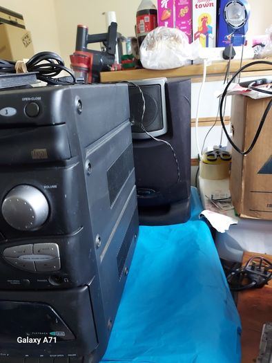 Philips Music HiFi System, Model FW355C, 3 CD, Dual Tape and Radio, in very good condition