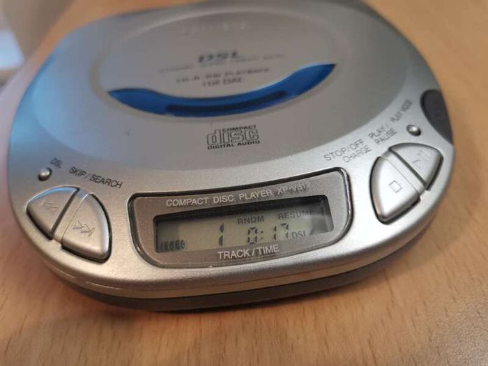 AIWA XP-V312 Portable CD Player