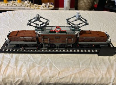 lego 10277 Crocodile Locomotive