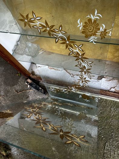Glass cabin