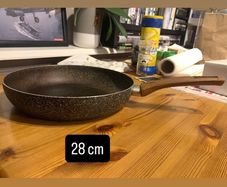 Frying pans and pot