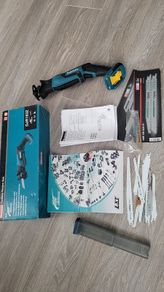 Makita DJR183Z 18V Li-Ion LXT Cordless  Reciprocating Saw .  Very little used  (like new) a lot of new blades