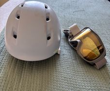 Wedze Piste 500 Ski Helmet + Wedze Ski Goggles