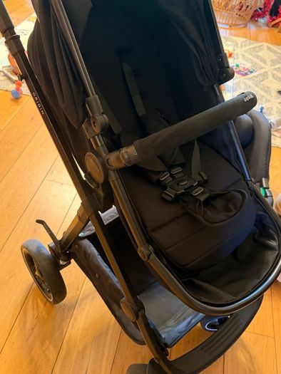 Babylo 2-in-1 Travel System with Car Seat Black