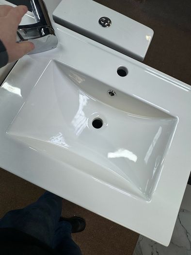 Brand New 600mm Oak Vanity Unit & Tap