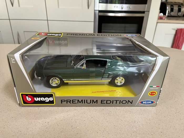 Ford Mustang GTA Fastback 1/18 Burago Rare