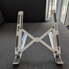 Laptop stand
