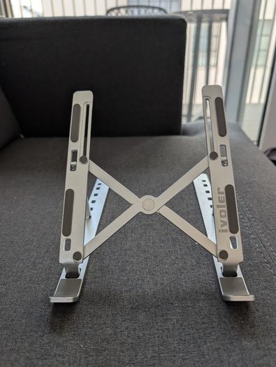 Laptop stand