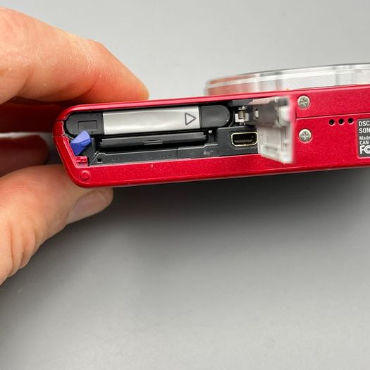 Sony DSC-W830 20.1MP Digital Camera Red - Full Kit