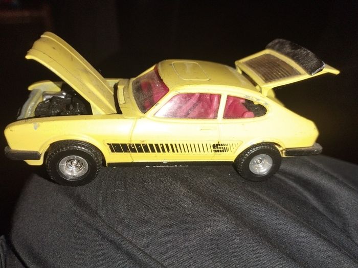 Vintage Corgi FORD CAPRI 3.0S Diecast Car Made in Great Britain Postage Available or Collection