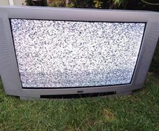 black diamond 28" Crt tv