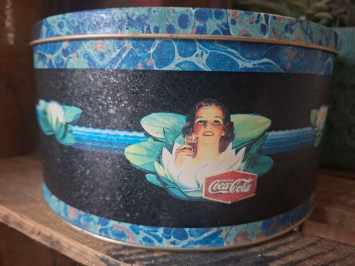 Coca cola tin