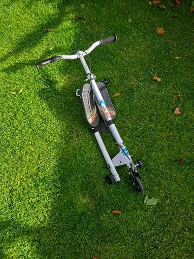 kids  swing scooter with led light wheels