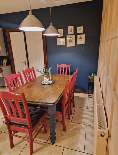 table & chairs