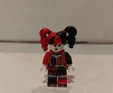 Lego Harley Quinn minifigure