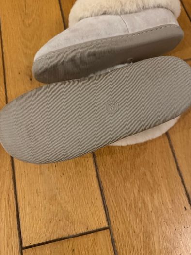 sheep skin slippers size 4 -5 UK