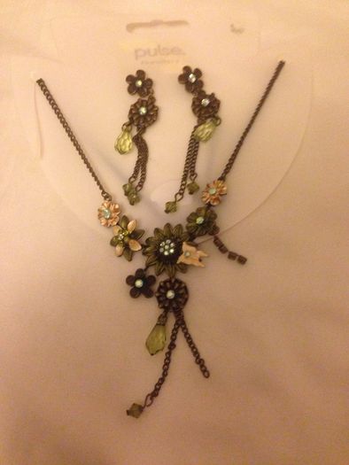 Costume jewellery set