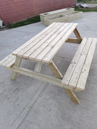 picnic bench