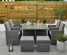 Rathwood garden 8 seater and parasol