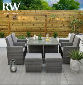 Rathwood garden 8 seater and parasol