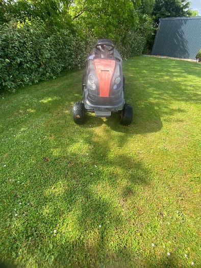 Ride on lawnmower