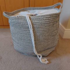 Natural rope laundry bag / basket
