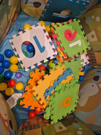 Baby ball pit and number mats