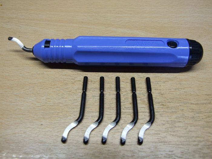 Deburring tool