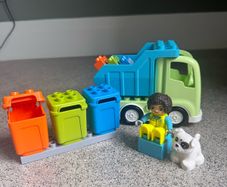 LEGO DUPLO recycling truck