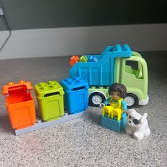 LEGO DUPLO recycling truck