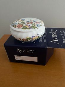 Aynsley cottage garden trinket box with lid and original box