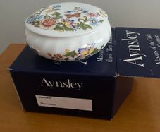 Aynsley cottage garden trinket box with lid and original box