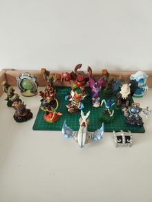 Skylanders Figure Bundle  Mixed Characters & Accessories