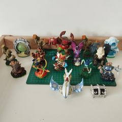 Skylanders Figure Bundle  Mixed Characters & Accessories