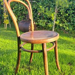 Antique bentwood chair with beautiful patina. Original paper label is still intact on the underside, proving it was manufactured by the famous Mundus / Jacob & Josef Kohn conglomerate between 1914 and 1922 (just before they merged with Thonet).