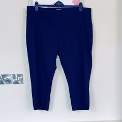 Ladies Navy Cropped Trousers from Dunnes Stores. UK 24-26 / EU 52-54cm