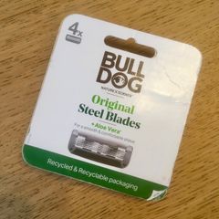 BULL DOG 4x Original Steel Blades + Aloe Vera